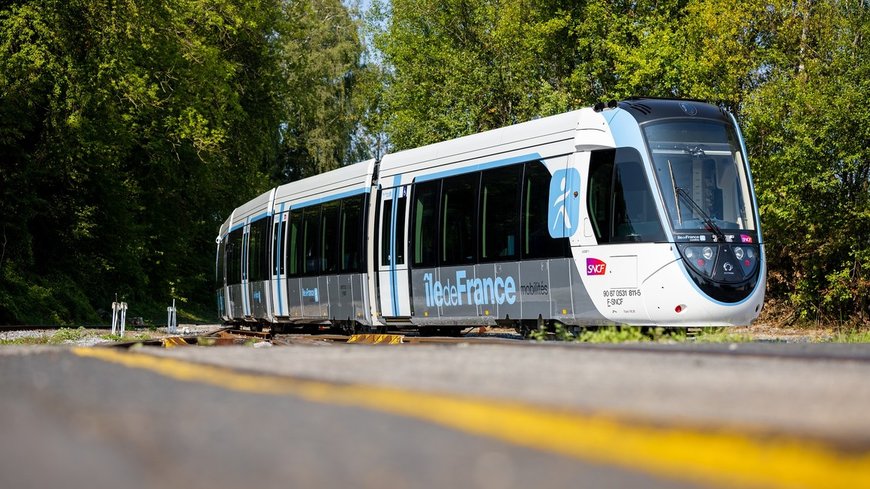 Les trams-trains Citadis Dualis d’Alstom sont entrés en service commercial sur la nouvelle ligne T13, en Île-de-France